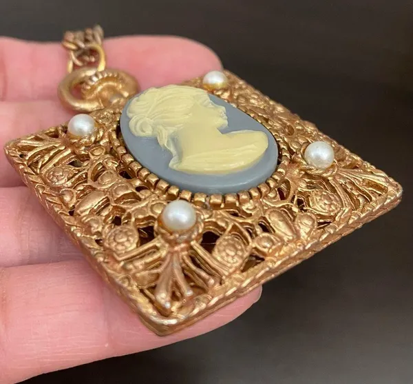 Vintage Unsigned Victorian Lady Cameo Pendant Necklace - Image 15