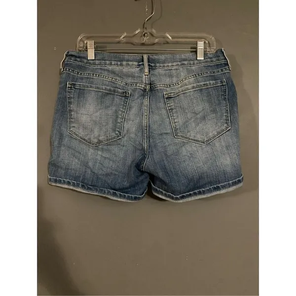 Old Navy Light Wash Boyfriend Distressed Denim Jean Shorts Size 8 - Image 4