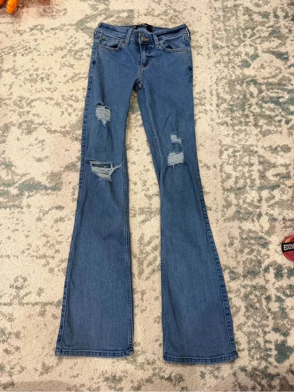 Hollister 00R Medium Wash Distressed Bootcut Flare Jeans - Image 4