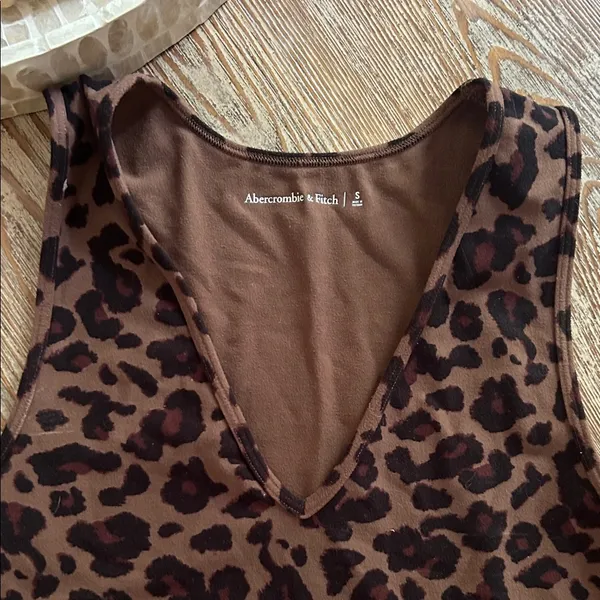 Abercrombie and Fitch Black and Brown Leopard Print Fitted Crop Tank Top - Image 2