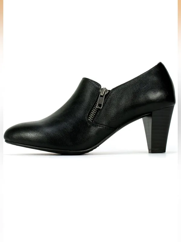NWOT Rialto Black Leather Zip Ankle Bootie - Image 3