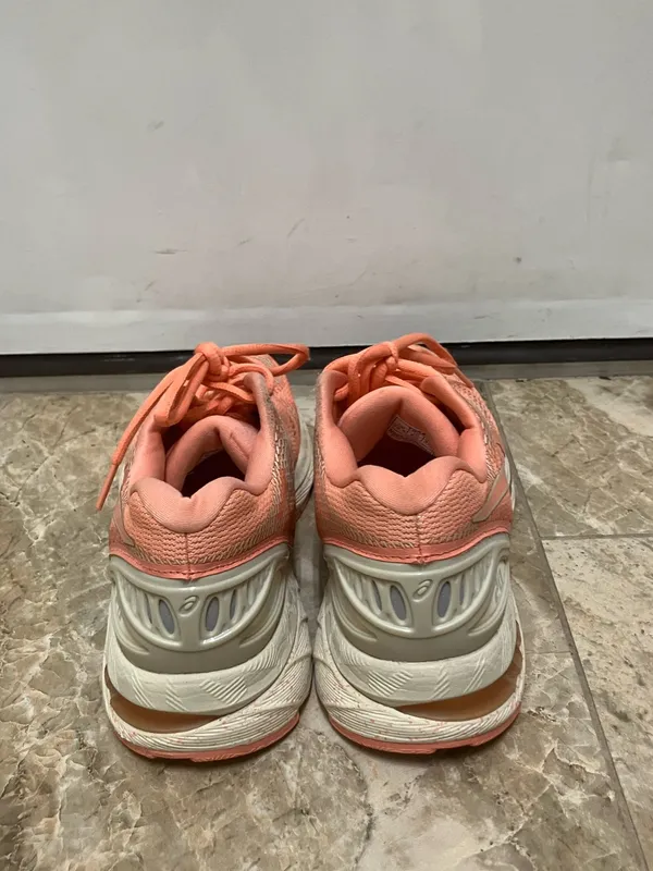Asics Running Shoes Gel- Nimbus 20 Sakura pack Size 6.5 US - Image 2