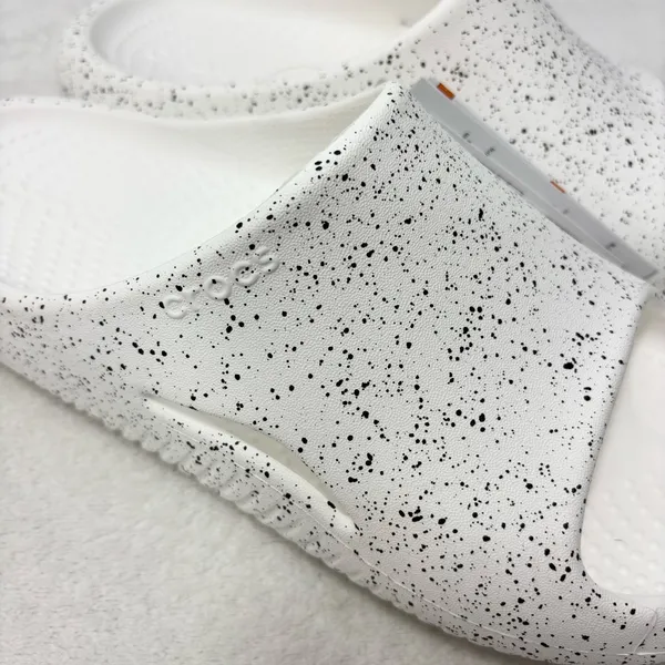 CROCS Mellow Recovery Speckle White and Black Slide Sandal W8‎ / M6 - Image 3