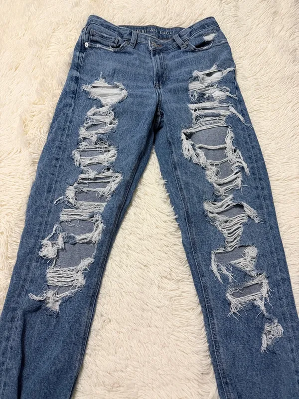 American Eagle Highest Rise Mom Jean - Image 3