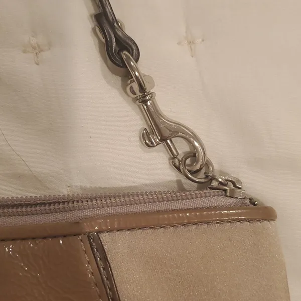 Coach Cream Satin Wristlet 8.5 X 5.5 - Image 5