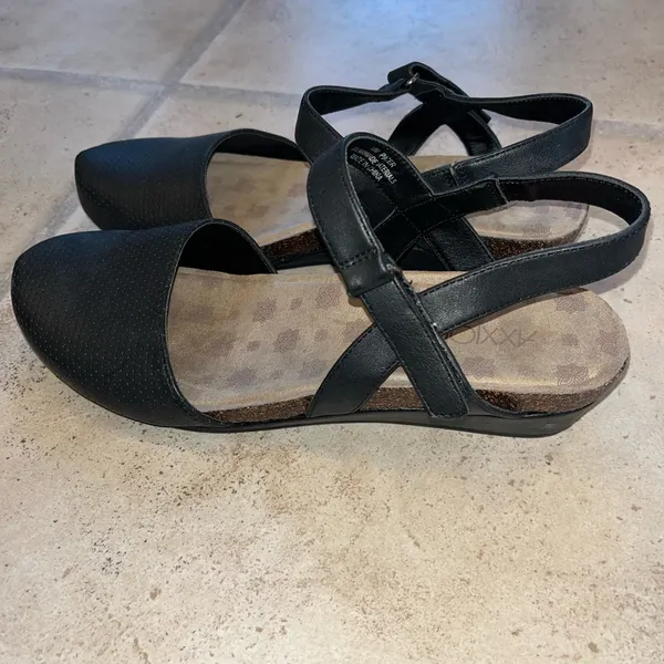 Axxiom WOMENS size 10 Maryjane - Image 2