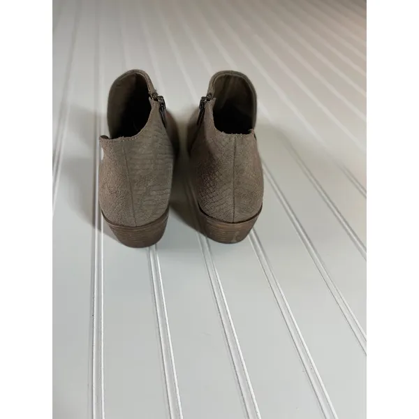 Vince Camuto Taupe Snakeskin Embossed V-Cut Ankle Booties Grey Size 8.5 M 39 - Image 4