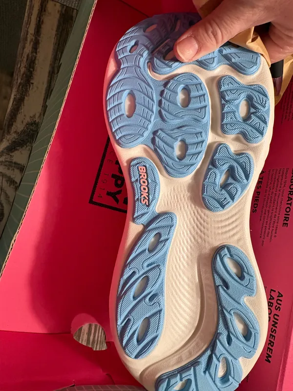 Women’s Brooks Running Shoes - Image 4