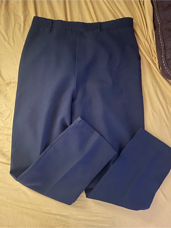 Tailored Straight-Leg Women's Dress Pants in Black - Image 3