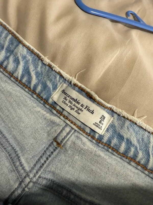 Abercrombie Jeans - Image 4