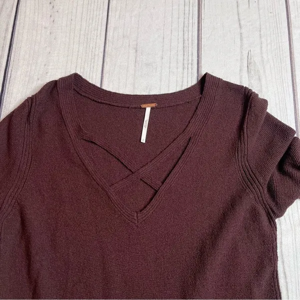 Free People Criss Cross Sweater Tunic Top‎ Split Hem Bell Sleeve Wine Size Small - Image 5