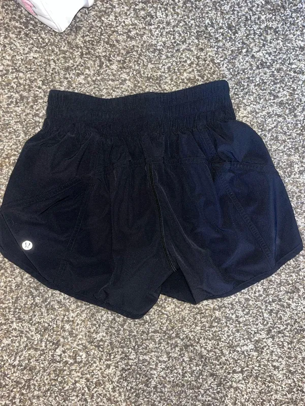 Lululemon Shorts 4" 4 - Image 2