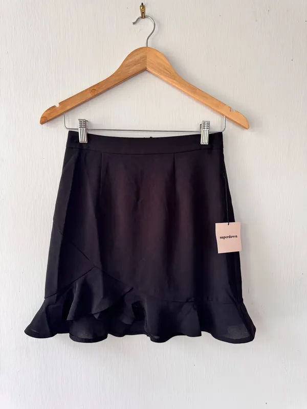 NWT Superdown Revolve Milan Black Ruffled Mini Skirt - Image 2