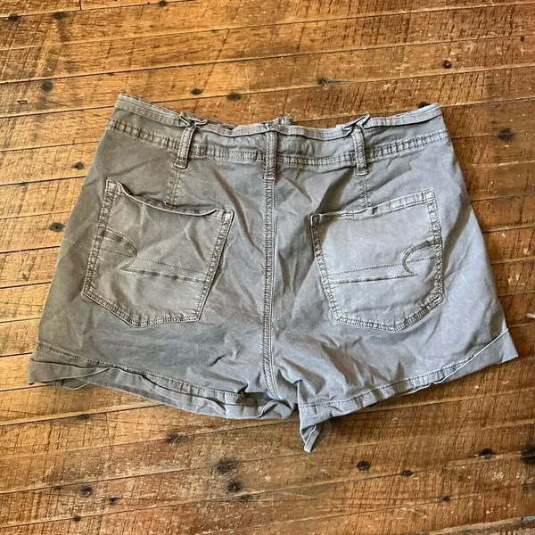 American Eagle khaki paper bag gathered waist 8 shorts - Image 3