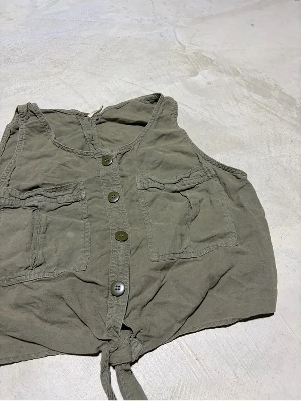 Free people Sleeveless Olive Tie-Front Button Crop Top large - Image 3