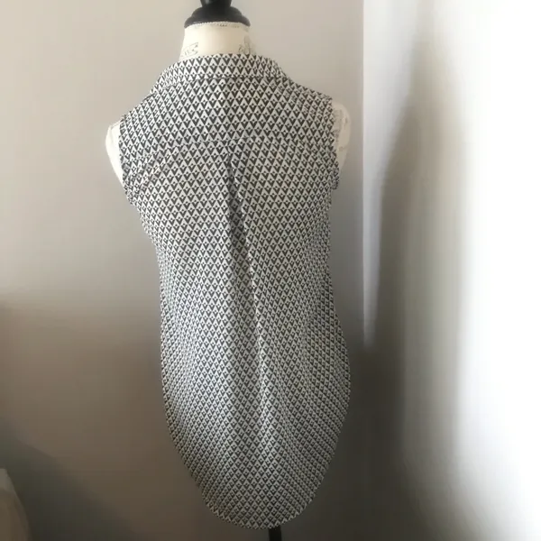 H&M Button Down Geometric Print Blouse Sz 4 - Image 4