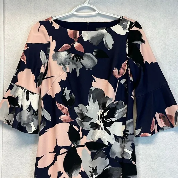 NWT VINCE CAMUTO Women’s Dress Sz 2‎ Navy Blue Floral Bell-Sleeve Shift Cocktail - Image 4