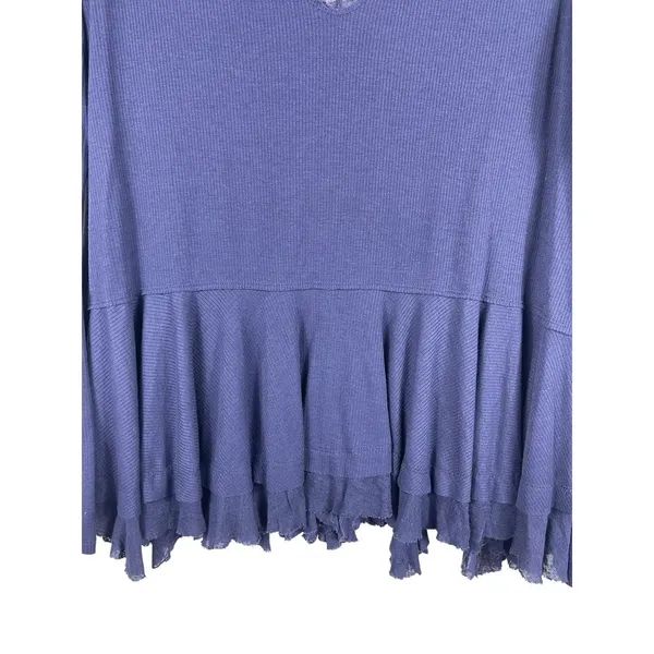 Free People We The Free Blue Ribbed Peplum Top Oversized XS Boho Raw Hem L Vneck - Image 4