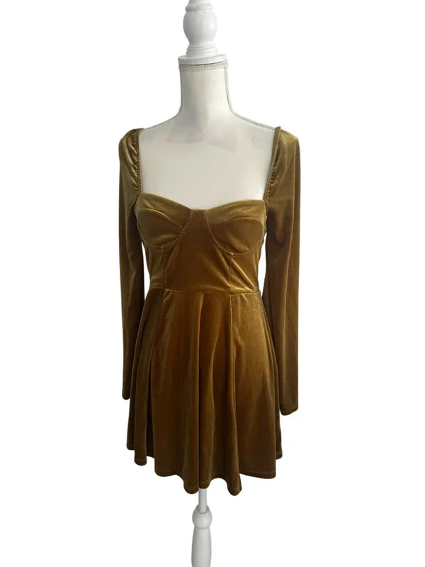 F21 Gold Velvet Long Sleeve Dress Size Small - Image 4