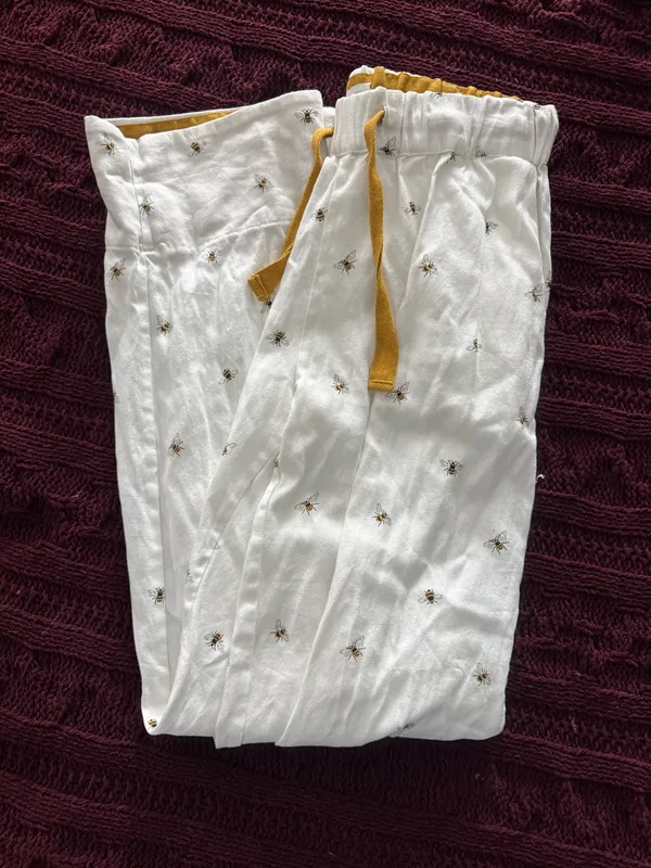 {SOPHIE ALLPORT} White Bee Print Cotton Pajama Pants - Image 3