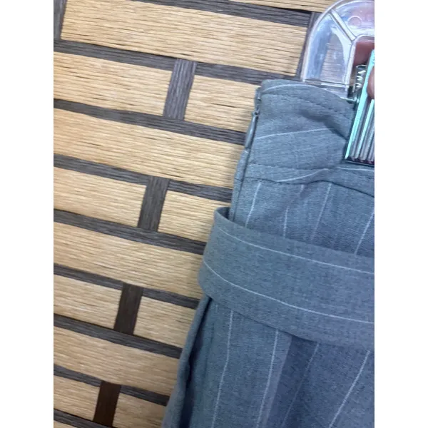 Free Assembly Gray And‎ White Pinstripe Pleated Belted Skirt Size 4 - Image 5