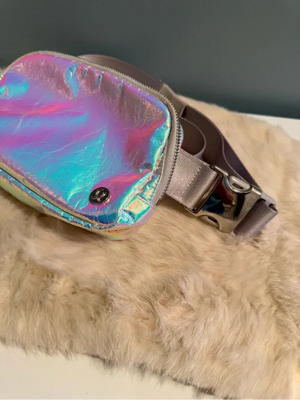 Lululemon Everywhere Iridescent Belt Bag Silver - Image 8