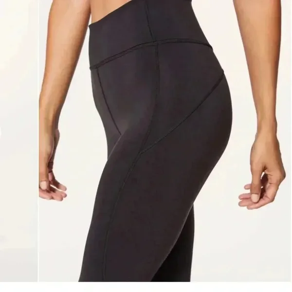 Lululemon In Movement Crop *Everlux 19" size 4 - Image 5