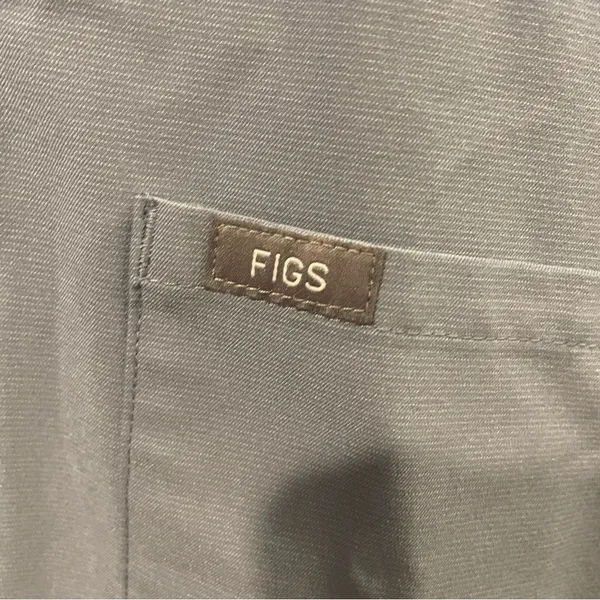 FIGS Catarina Scrub Top in Cool Blue - Image 8