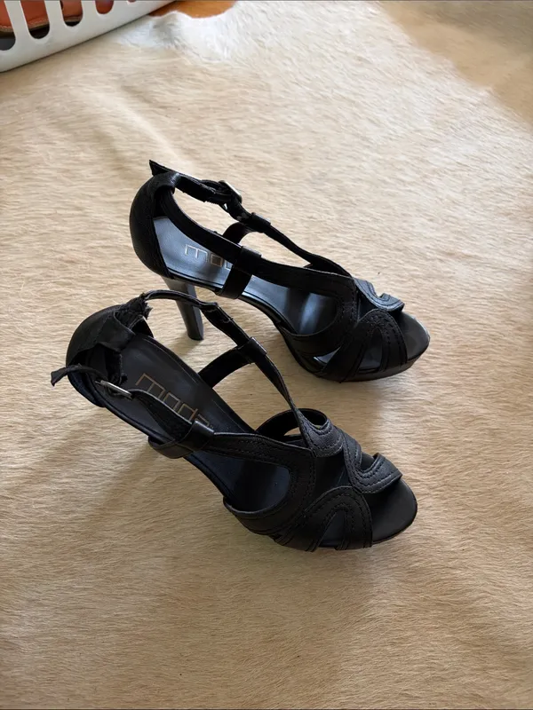 Moda Black Open-Toe Cutout Heels - Image 6