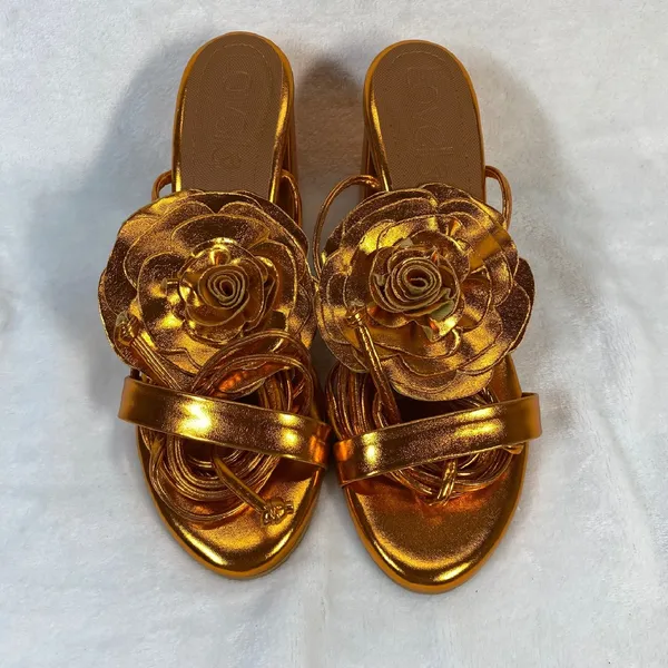 Lovella Metallic Gold Flower Thong Sandals Heels Party Wedding‎ Shoes Size 8/38 - Image 2