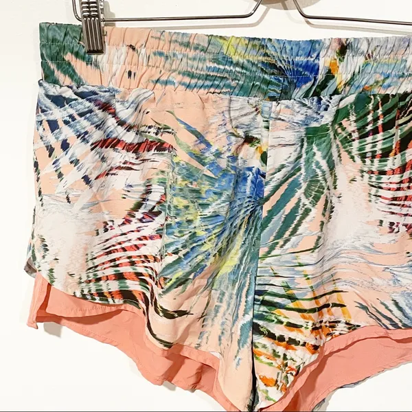 Fabletics Size XL Peach Palm Tropical Print‎ Latrice Athletic Shorts - Image 3