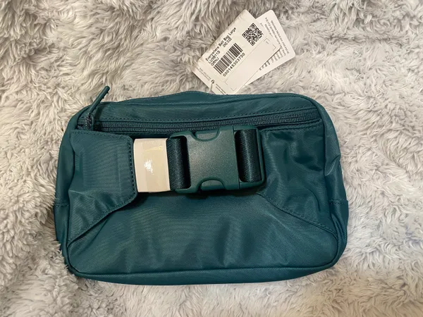 Lululemon Everywhere Belt Bag Large 2L Green Jasper - Rare - Soldout - Crossbody - Image 3