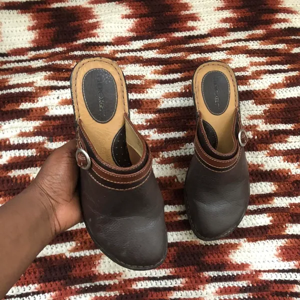 Y2K Vintage Cottagecore Granola Cherokee Brown Real Leather Clogs Silver Buckle Round Toe - Size 7 #boho #hippie #western Measurement in pics - Image 2