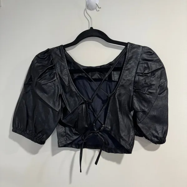 Boohoo PU Leather Cropped Open Back Top Shirt Puff Sleeve Size 8 Medium - Image 2