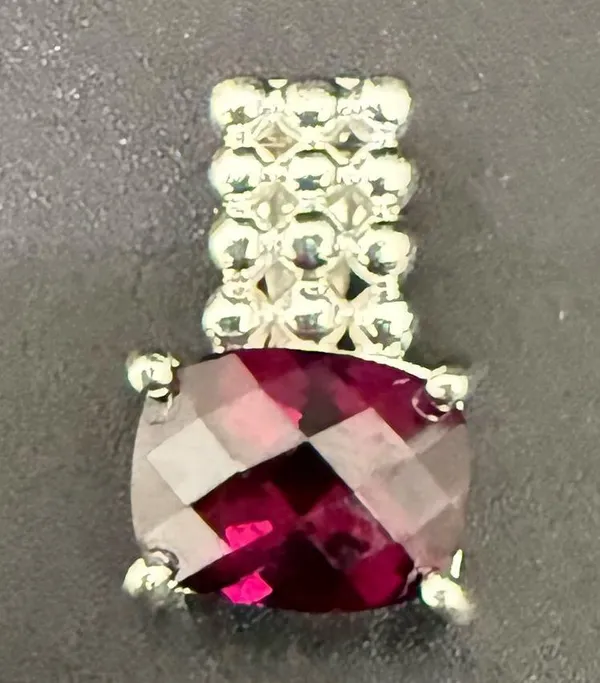 925 Sterling Silver Red Gemstone Garnet Cushion Cut Pendant 2g. - Image 2