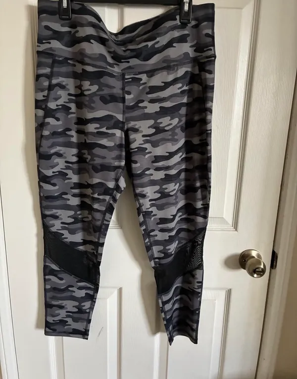 Gray Camo Active Leggings - Stretchy Bottoms - Image 3