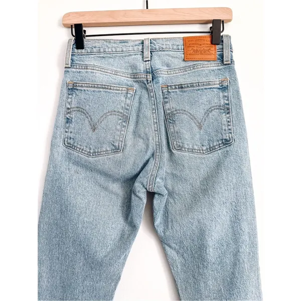 Levi’s Wedgie High Rise Light Wash Jeans Size 25 - Image 5