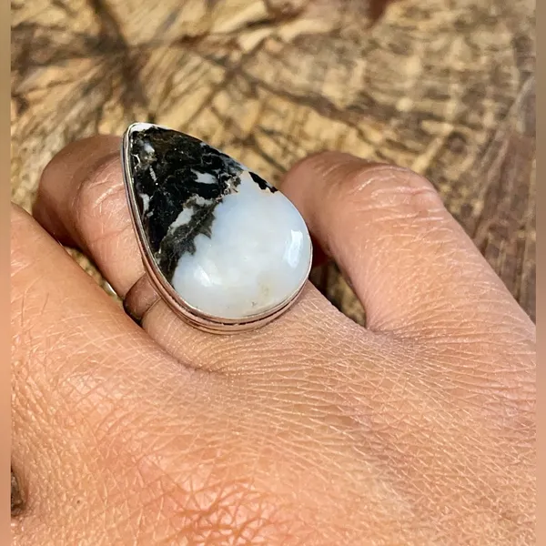 White Buffalo Turquoise Ring Size 7 1/2 Black - Image 4