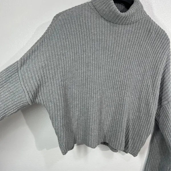 Abercrombie‎ & Fitch Cropped Turtleneck Sweater Large Gray Ribbed Cozy Knit Soft - Image 3