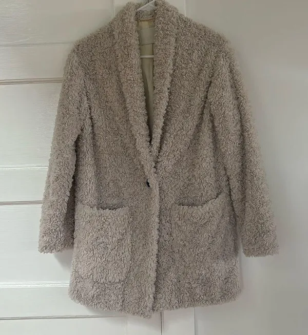 Aritzia Wilfred Free Grete Plush Jacket XS in Bone - Image 3