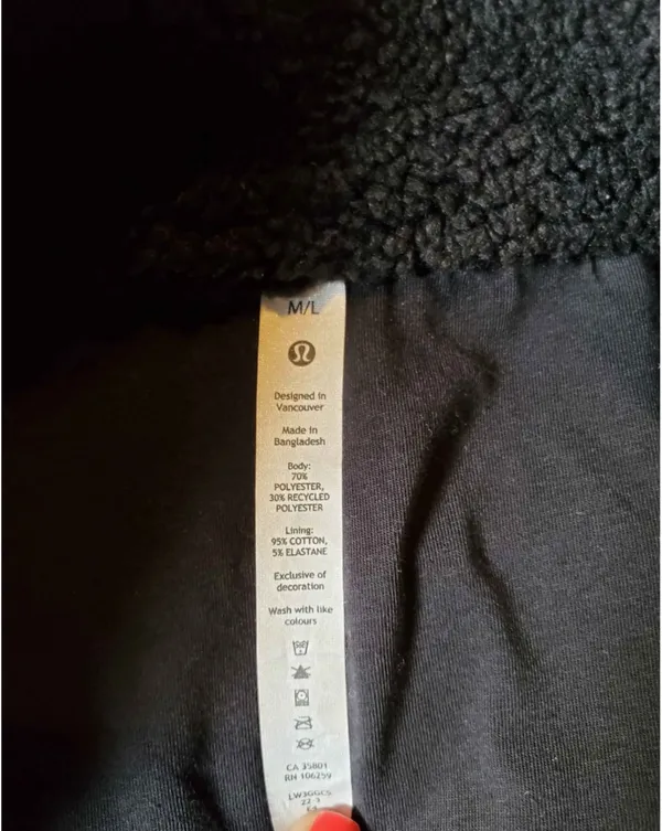 Lululemon women’s black Sherpa quarter zip sweatshirt m/l - Image 2