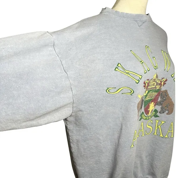Vintage‎ Skagway Alaska Crest Sweatshirt | Distressed Graphic Pullover | 90s Y2K - Image 4