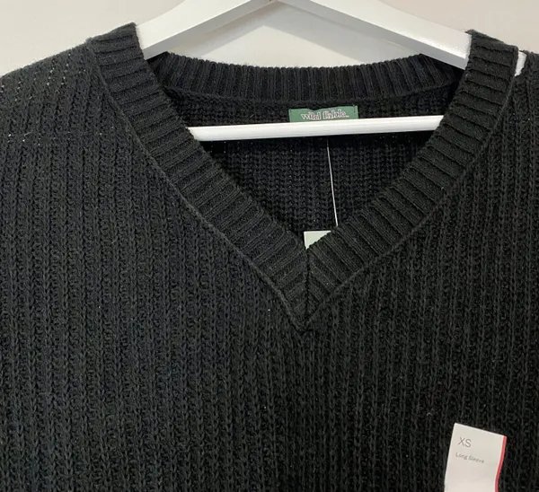 Women’s Cropped V Neck Long Sleeve Knit Sweater Black Size XS NWT - Image 2