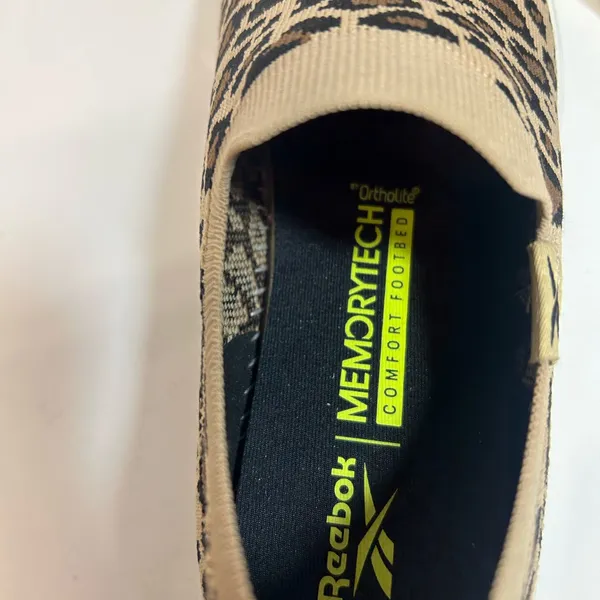 Vintage Reebok Women’s Y2K Size 7 Tan and Black Slip-On Shoes - Image 6
