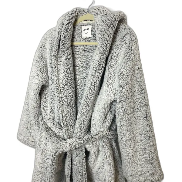 Aerie Gray Sherpa Hooded Belted Robe Cozy Fleece Spa Lounge Warm Pockets Bath M - Image 5