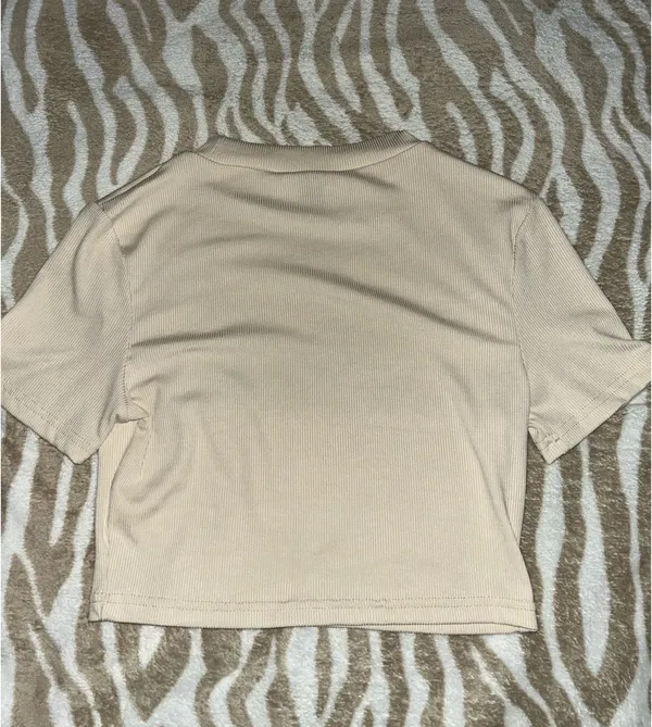 SheIn NWOT Butterfly Print Short Sleeve Cropped Tee M - Image 6