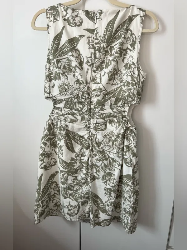 Abercrombie & Fitch green and white floral mini dress with cutouts NWOT medium - Image 3