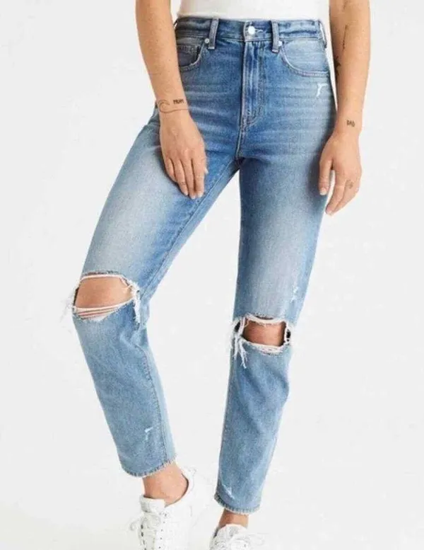 American Eagle 🦅 Distressed MOM Jeans - Image 2