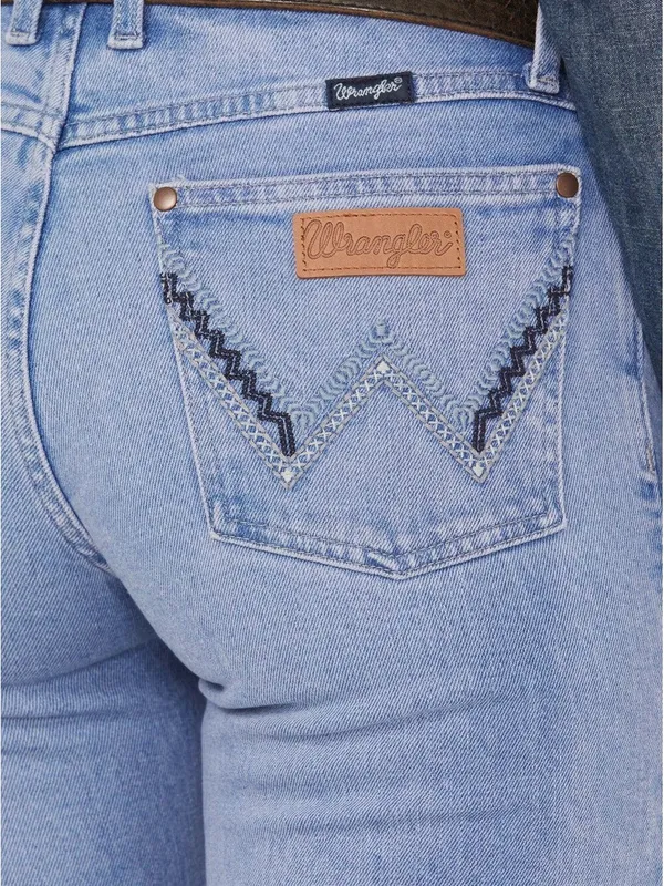 Wrangler Retro Women's Kai Light Wash Mid Rise Bootcut Denim Jeans - Image 2