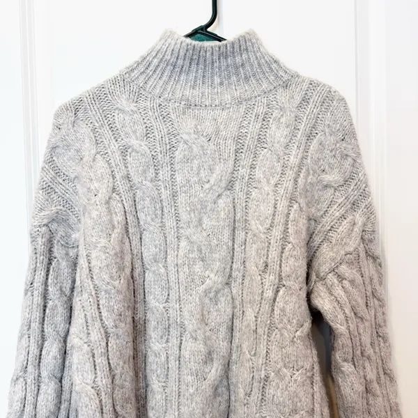 American Eagle Chunky Cable Knit Sweater XS Fisherman Heritage Thick Gray - Image 2